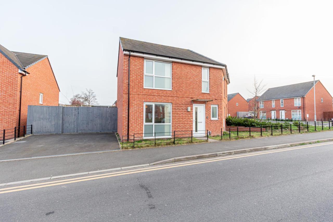 Liberty House - Perfect For Contractors - 2 Off-Road Parking Spaces Wolverhampton Exterior foto